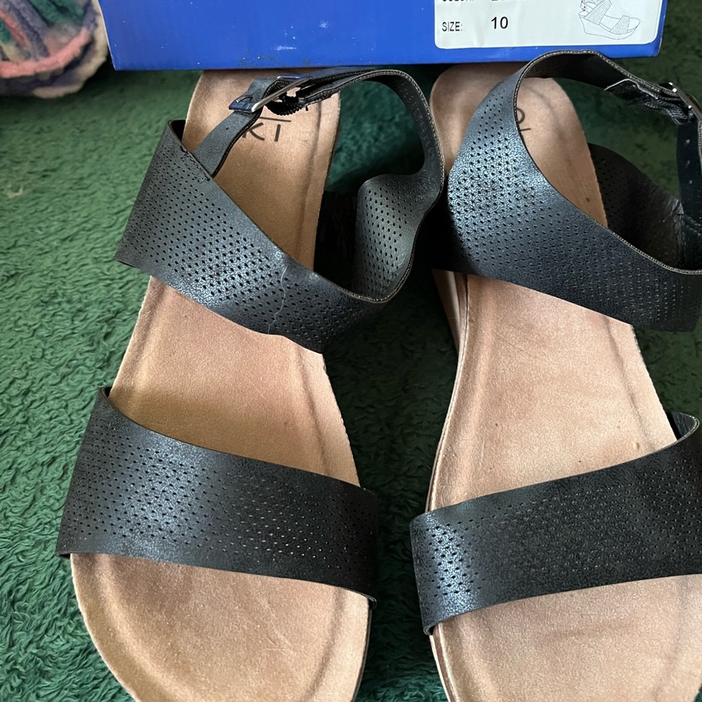 NIb yoki wedge sandal size 10
